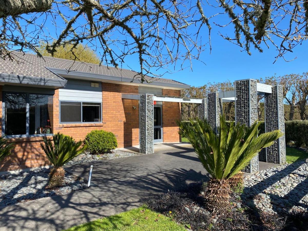 Unique Equestrian Lifestyle Bed & Breakfast Tamahere Exterior photo