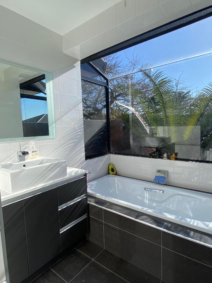 Unique Equestrian Lifestyle Bed & Breakfast Tamahere Exterior photo