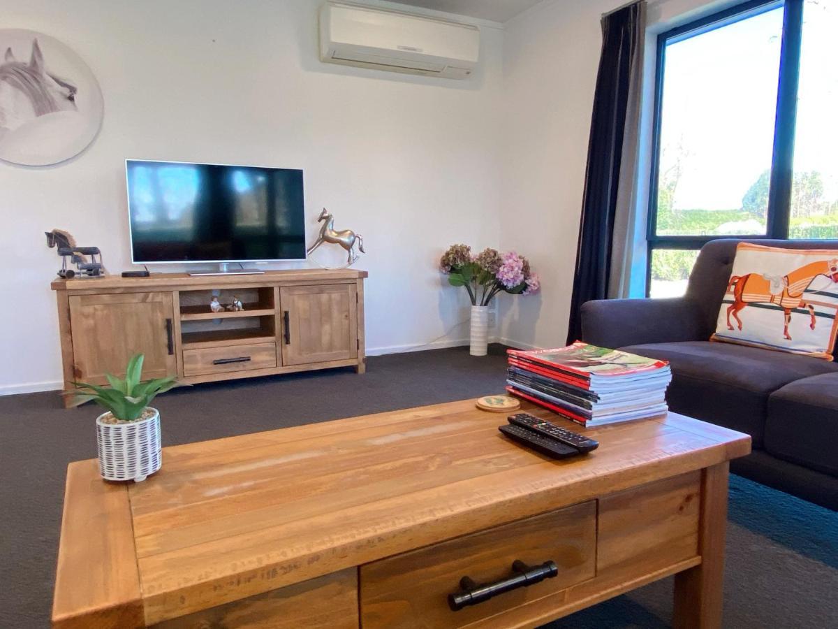Unique Equestrian Lifestyle Bed & Breakfast Tamahere Exterior photo