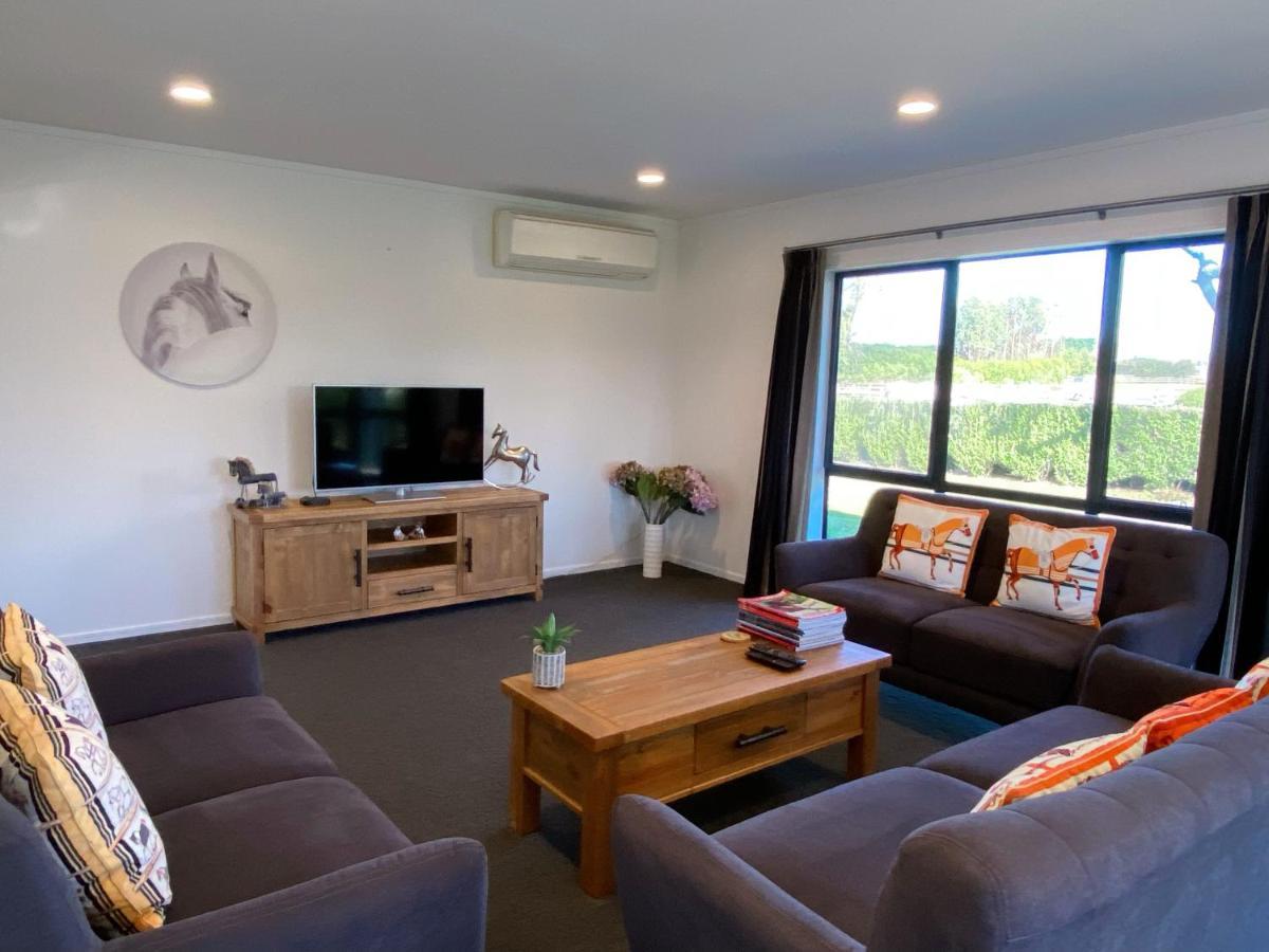 Unique Equestrian Lifestyle Bed & Breakfast Tamahere Exterior photo