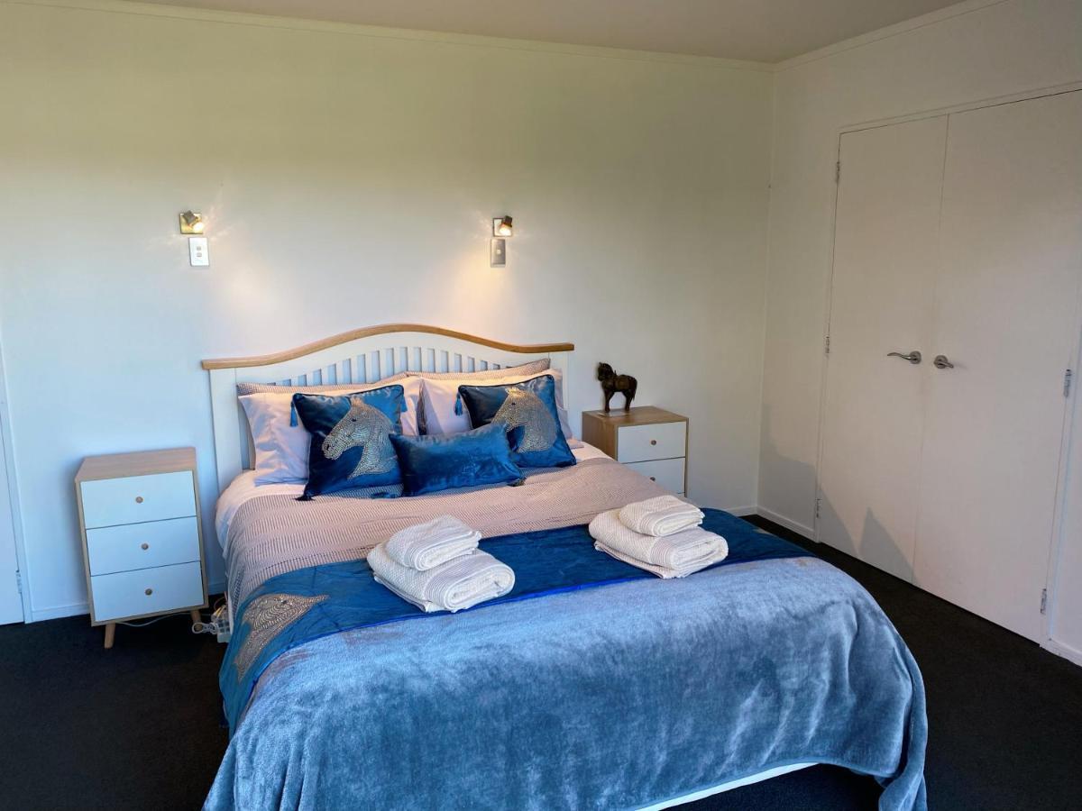 Unique Equestrian Lifestyle Bed & Breakfast Tamahere Exterior photo