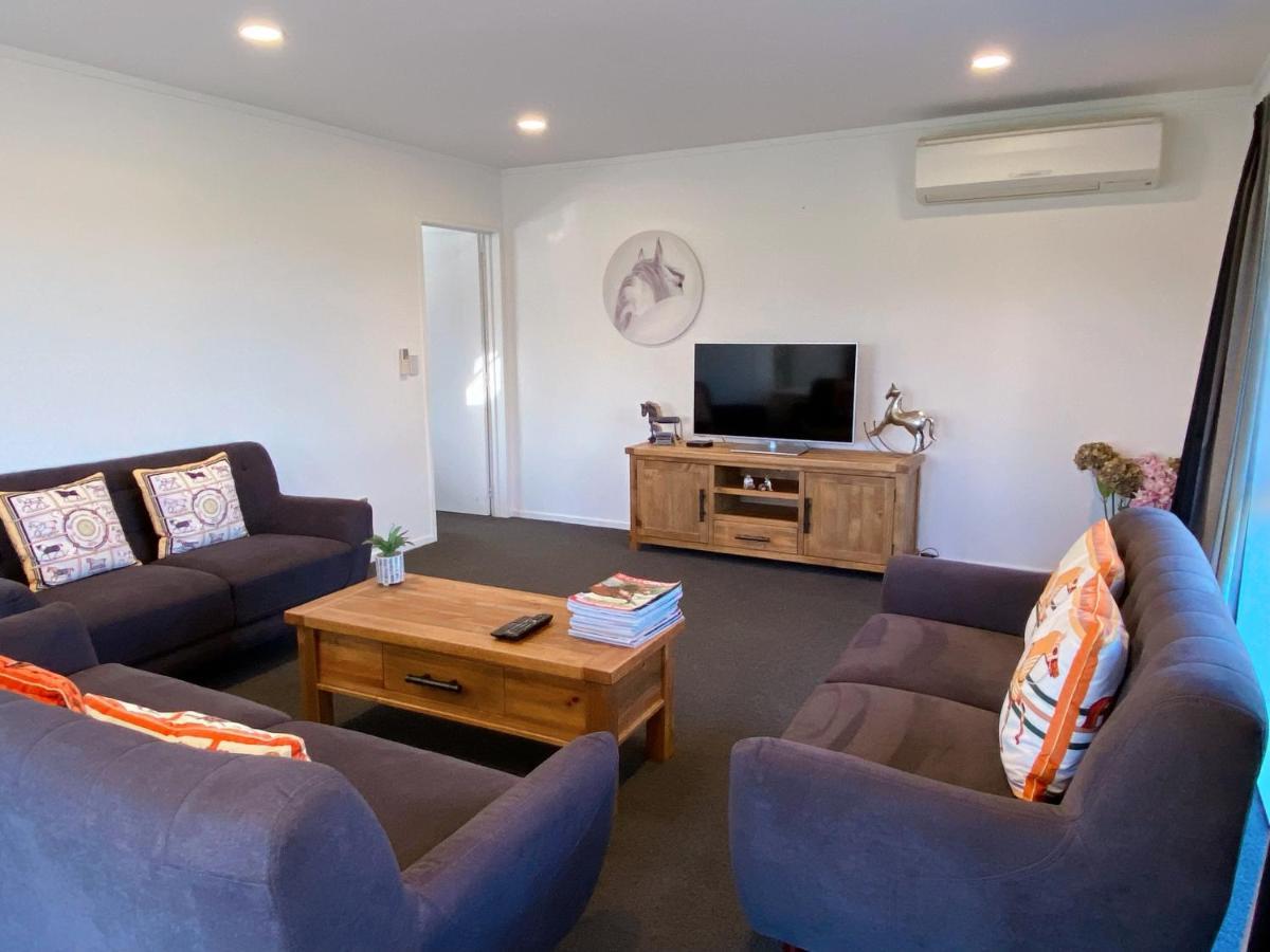 Unique Equestrian Lifestyle Bed & Breakfast Tamahere Exterior photo