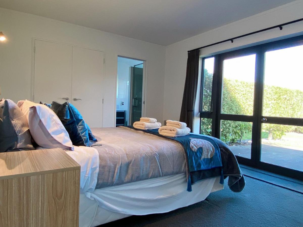 Unique Equestrian Lifestyle Bed & Breakfast Tamahere Exterior photo