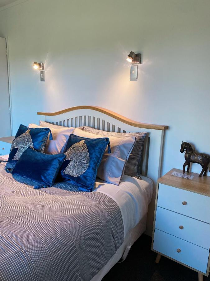 Unique Equestrian Lifestyle Bed & Breakfast Tamahere Exterior photo