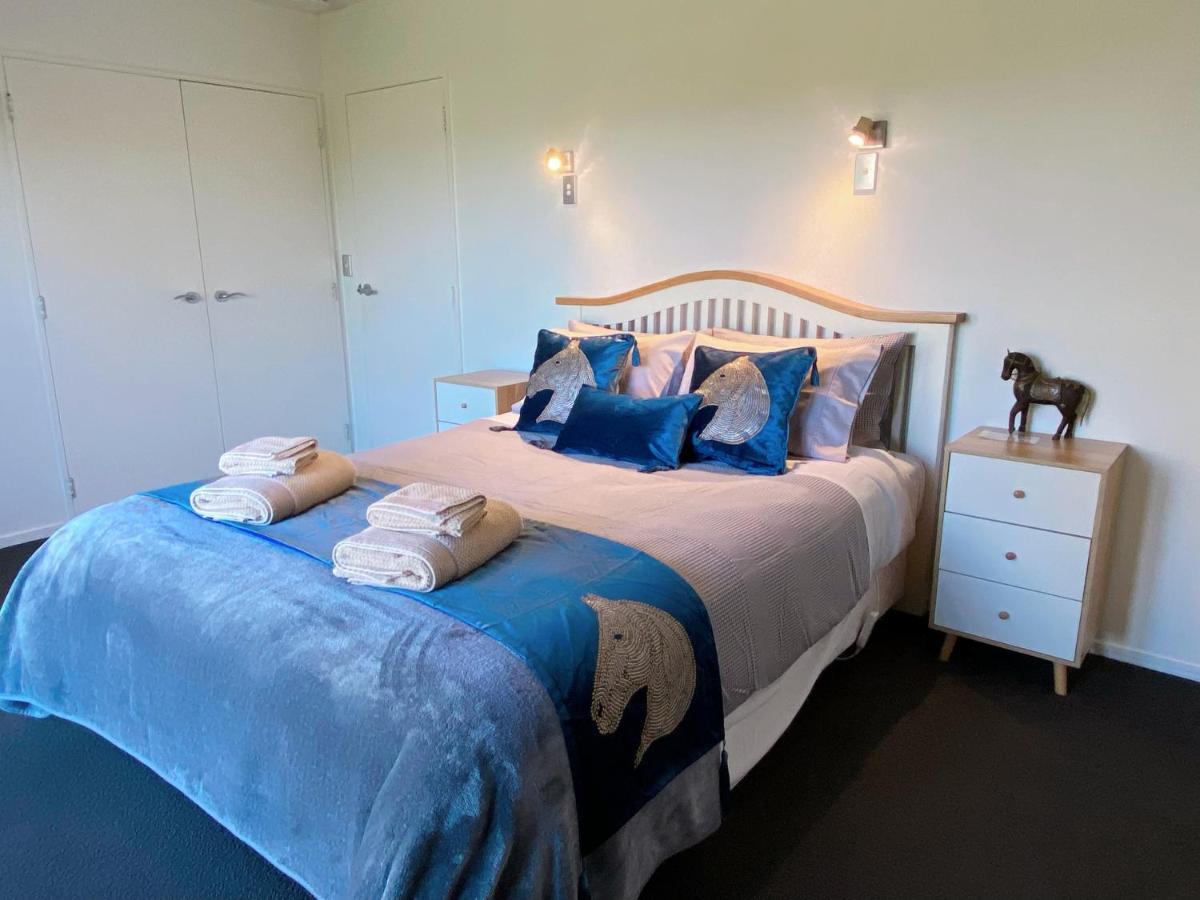 Unique Equestrian Lifestyle Bed & Breakfast Tamahere Exterior photo